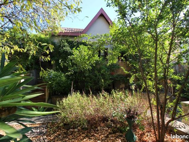 Propriété 5 pièces 94 m²