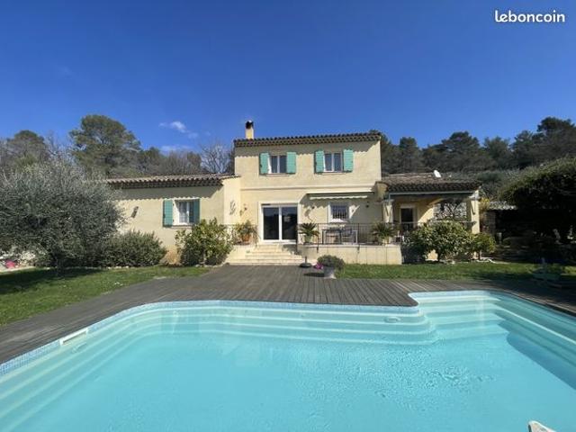 Propriété 5 pièces Vue dégagée piscine à St CEZAIRE