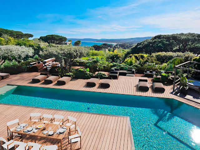 Propriété en bord de mer avec jardin