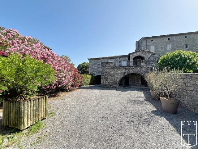 Propriété 640m² Saint Alban Auriolles