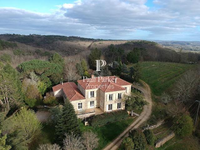 Propriété avec piscine et jardin