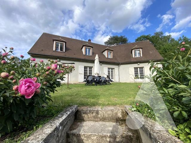 PROPRIETE 6 CHAMBRES SUR SOUS SOL TOTAL VALLEE DE L'AUTOMNE