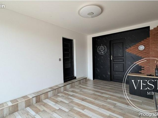 Propriété 6 pièces 100 m²