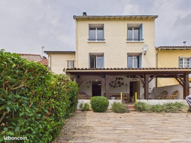 Propriété 6 pièces 101 m²