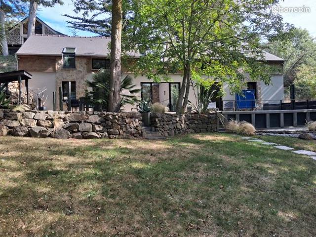 Propriété 6 pièces 111 m²