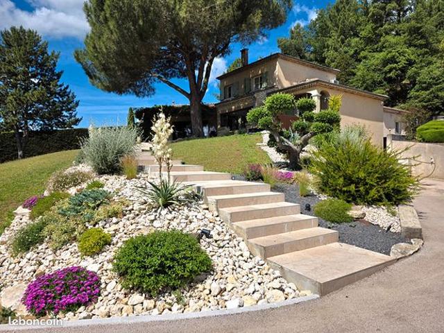 Propriété 6 pièces 178 m²