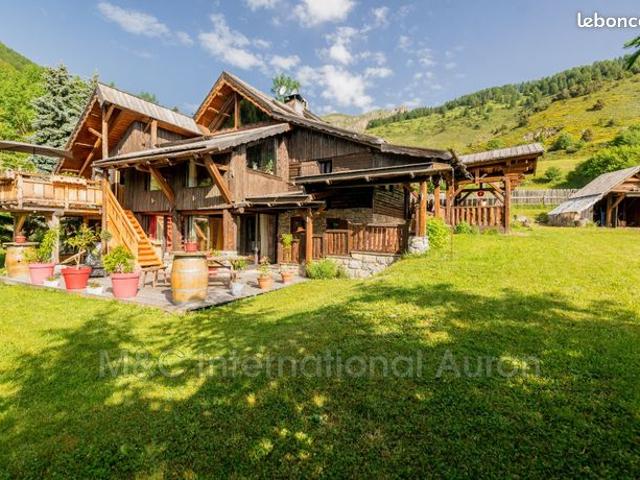 Propriété 6 pièces 120 m²