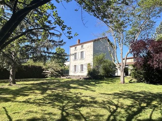Propriété 6 pièces 121 m²