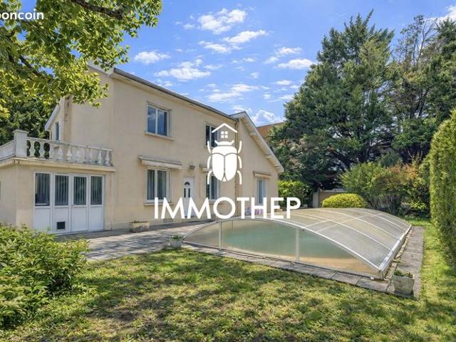 Propriété 6 pièces 135 m²