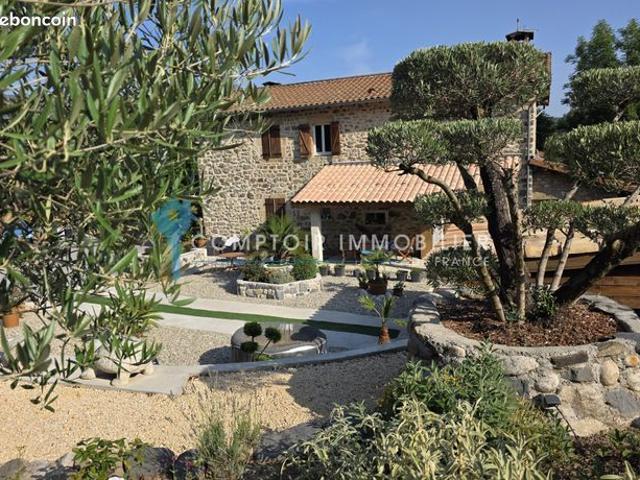 Propriété 6 pièces 136 m²