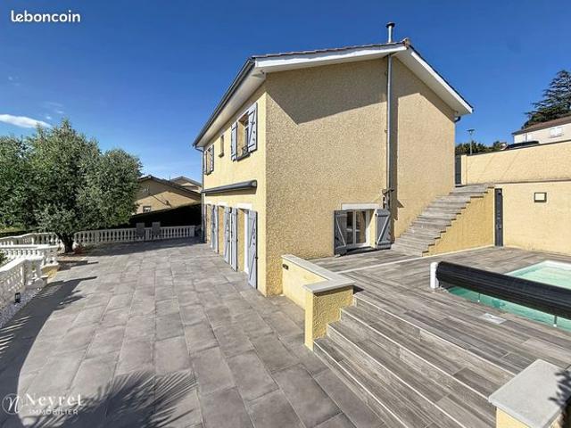 Propriété 6 pièces 136 m²