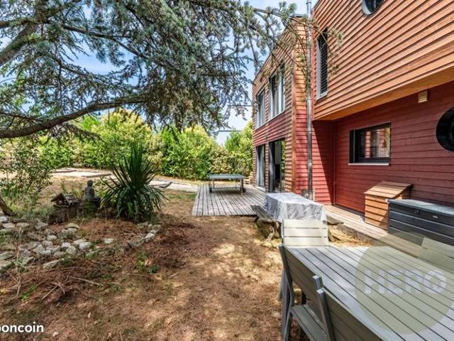 Propriété 6 pièces 136 m²