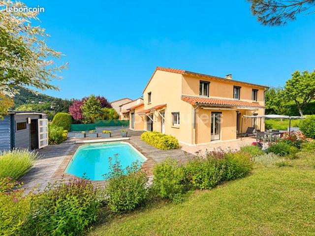 Propriété 6 pièces 138 m²