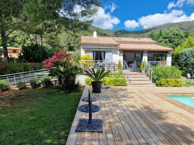 Propriété 6 pièces 130 m²