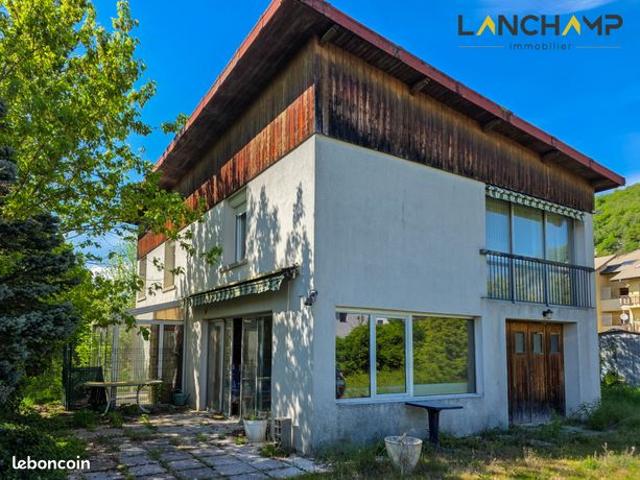 Propriété 6 pièces 133 m²