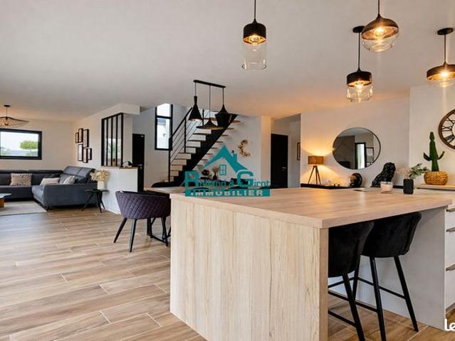 Propriété 6 pièces 145 m²