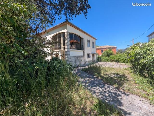 Propriété 6 pièces 145 m²