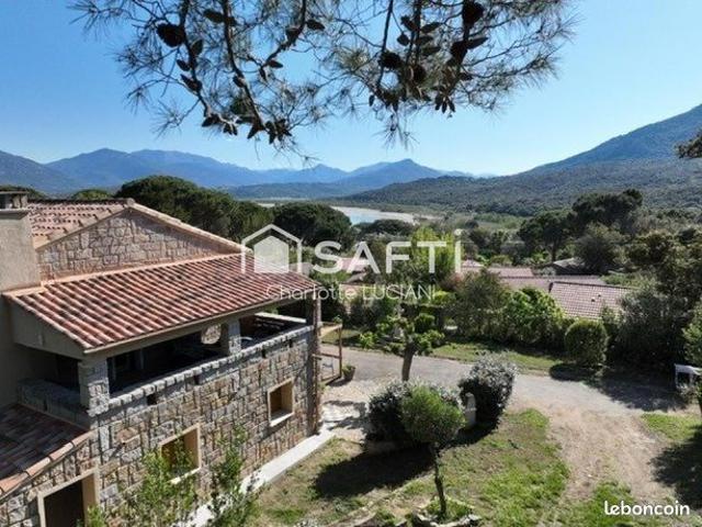 Propriété 6 pièces 145 m²