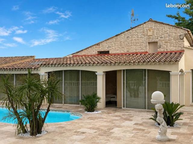 Propriété 6 pièces 145 m²