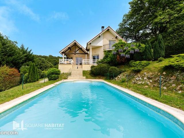 Propriété 6 pièces 145 m²