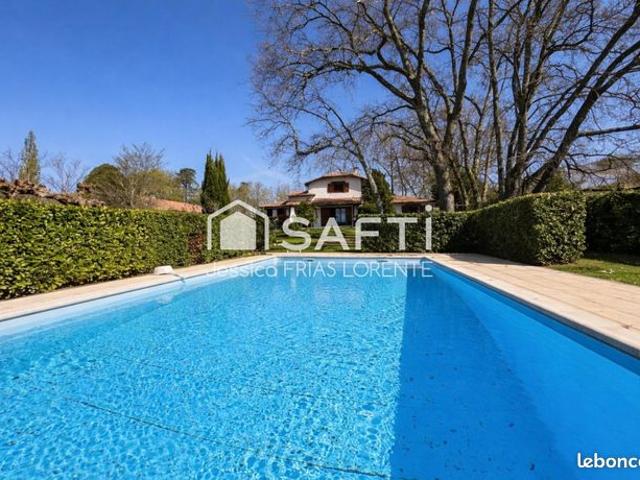 Propriété 6 pièces 146 m²