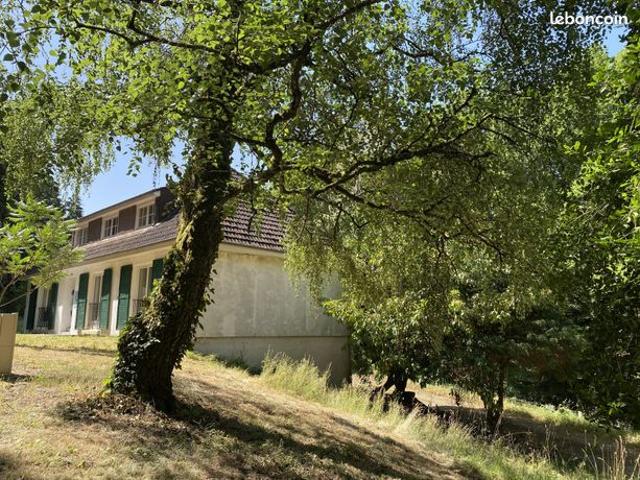 Propriété 6 pièces 147 m²