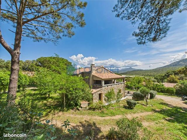 Propriété 6 pièces 147 m²