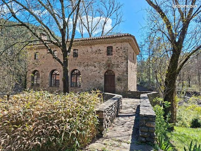 Propriété 6 pièces 140 m²