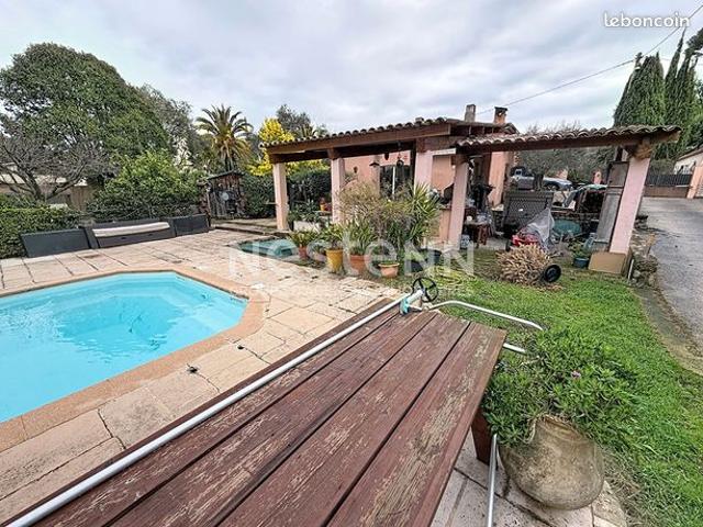 Propriété 6 pièces 140 m²