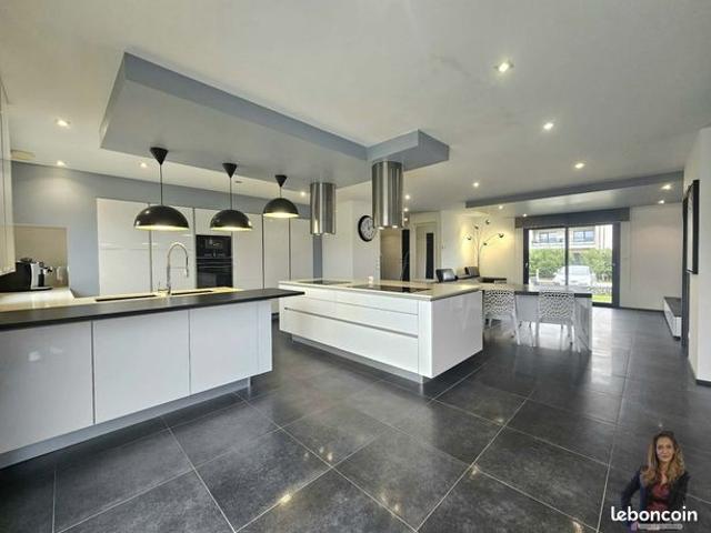 Propriété 6 pièces 140 m²