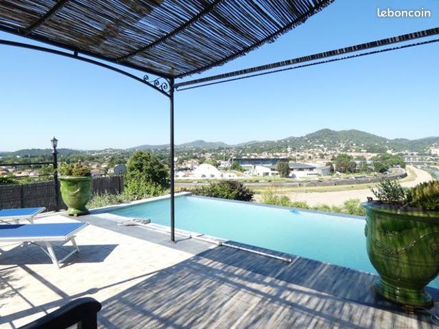 Propriété 6 pièces 140 m²