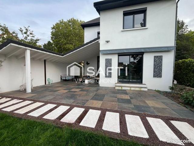 Propriété 6 pièces 141 m²