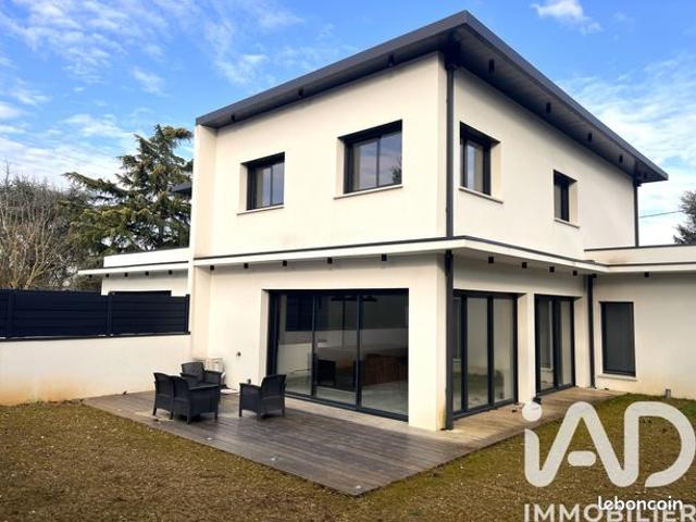 Propriété 6 pièces 142 m²