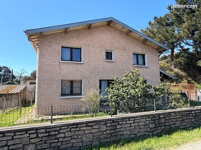 Propriété 6 pièces 142 m²
