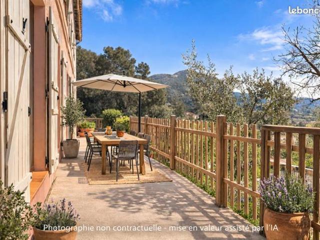 Propriété 6 pièces 143 m²