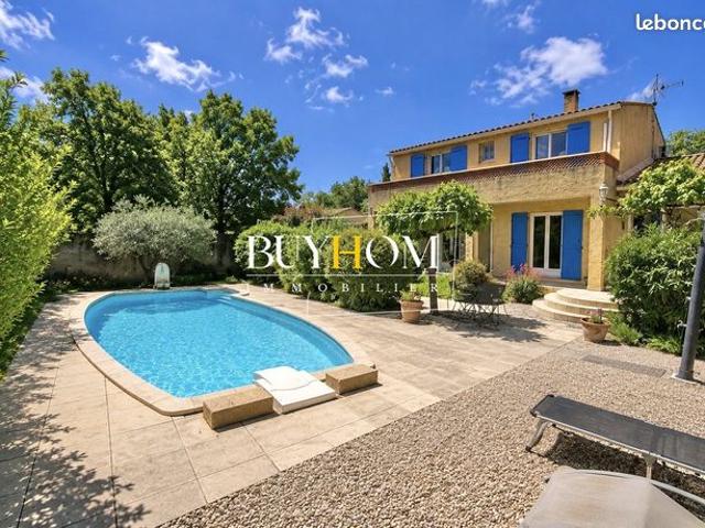Propriété 6 pièces 143 m²