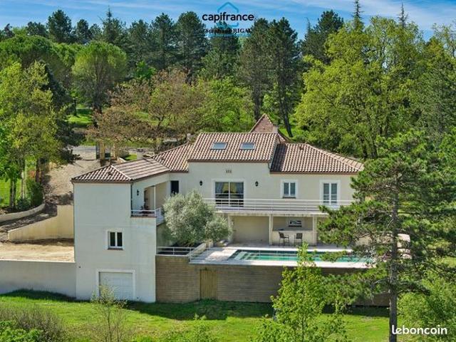 Propriété 6 pièces 155 m²