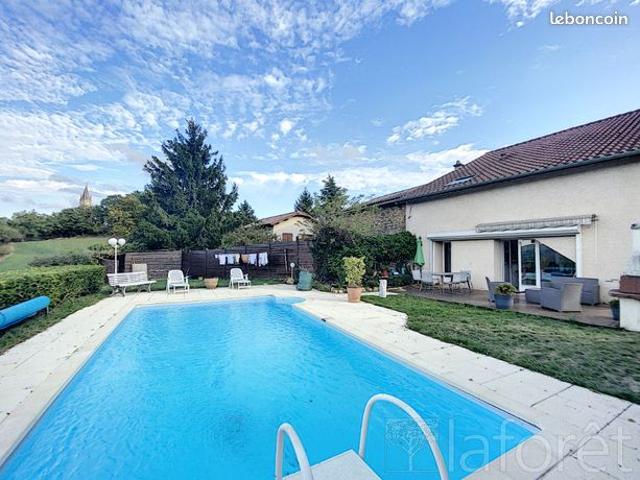 Propriété 6 pièces 156 m²