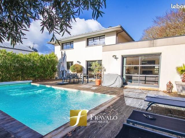 Propriété 6 pièces 156 m²