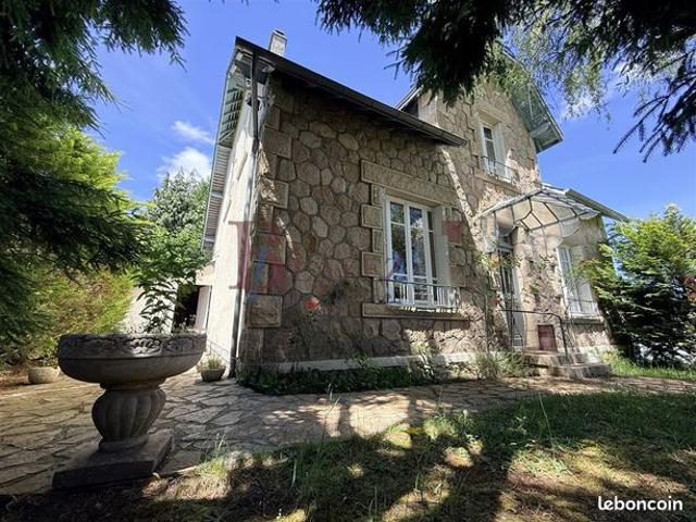 Propriété 6 pièces 157 m²