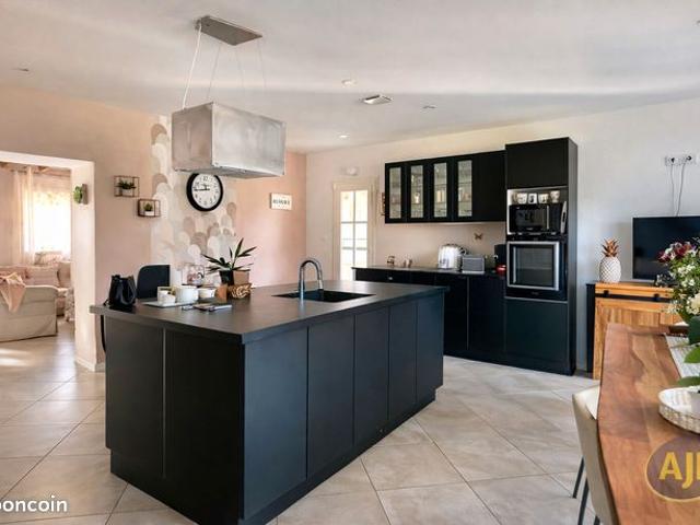 Propriété 6 pièces 157 m²