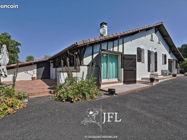 Propriété 6 pièces 159 m²