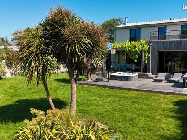 Propriété 6 pièces 150 m²