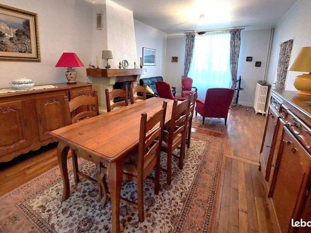 Propriété 6 pièces 151 m²