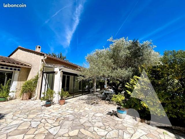 Propriété 6 pièces 151 m²