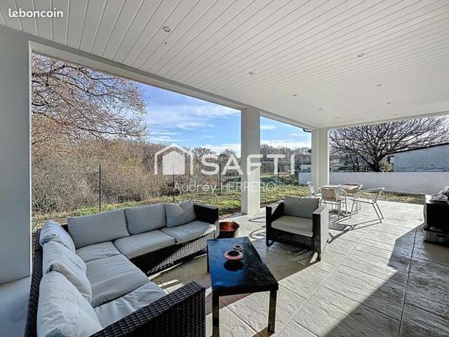 Propriété 6 pièces 153 m²