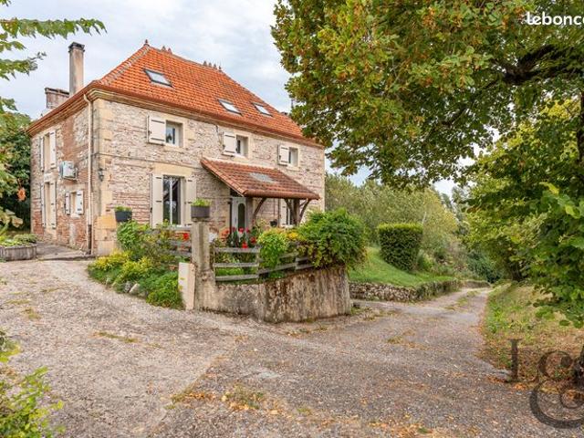 Propriété 6 pièces 153 m²