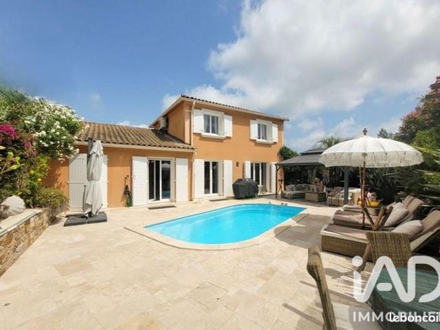 Propriété 6 pièces 153 m²
