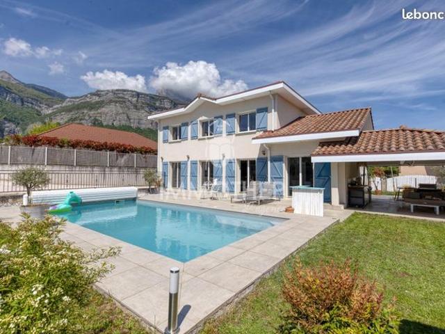 Propriété 6 pièces 164 m²