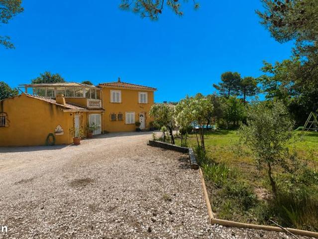 Propriété 6 pièces 164 m²